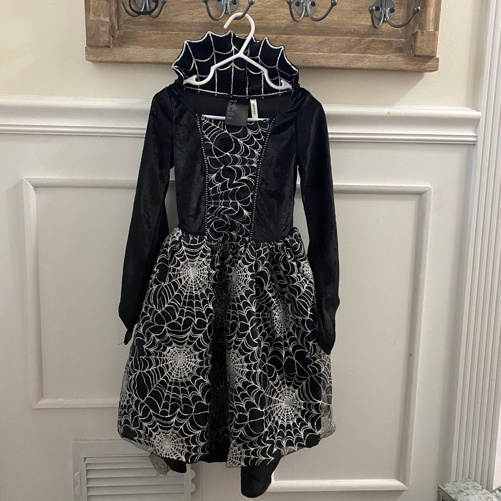 Vampire/witches costume size 2-3